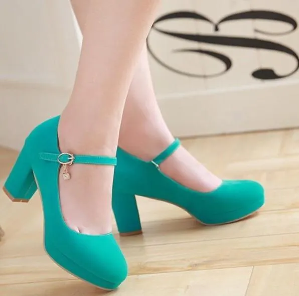 Women closed toe pendant buckle strap chunky heels